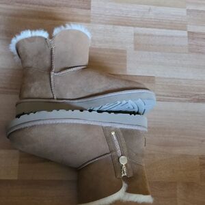 UGG Chestnut Boots with Shearling Lining